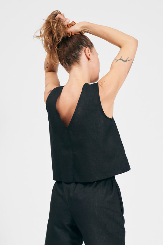 SHIO Switch Top arrives in 100% upcycled cotton and 100% linen.